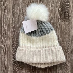 Lauren Conrad knit beanie pompom hat